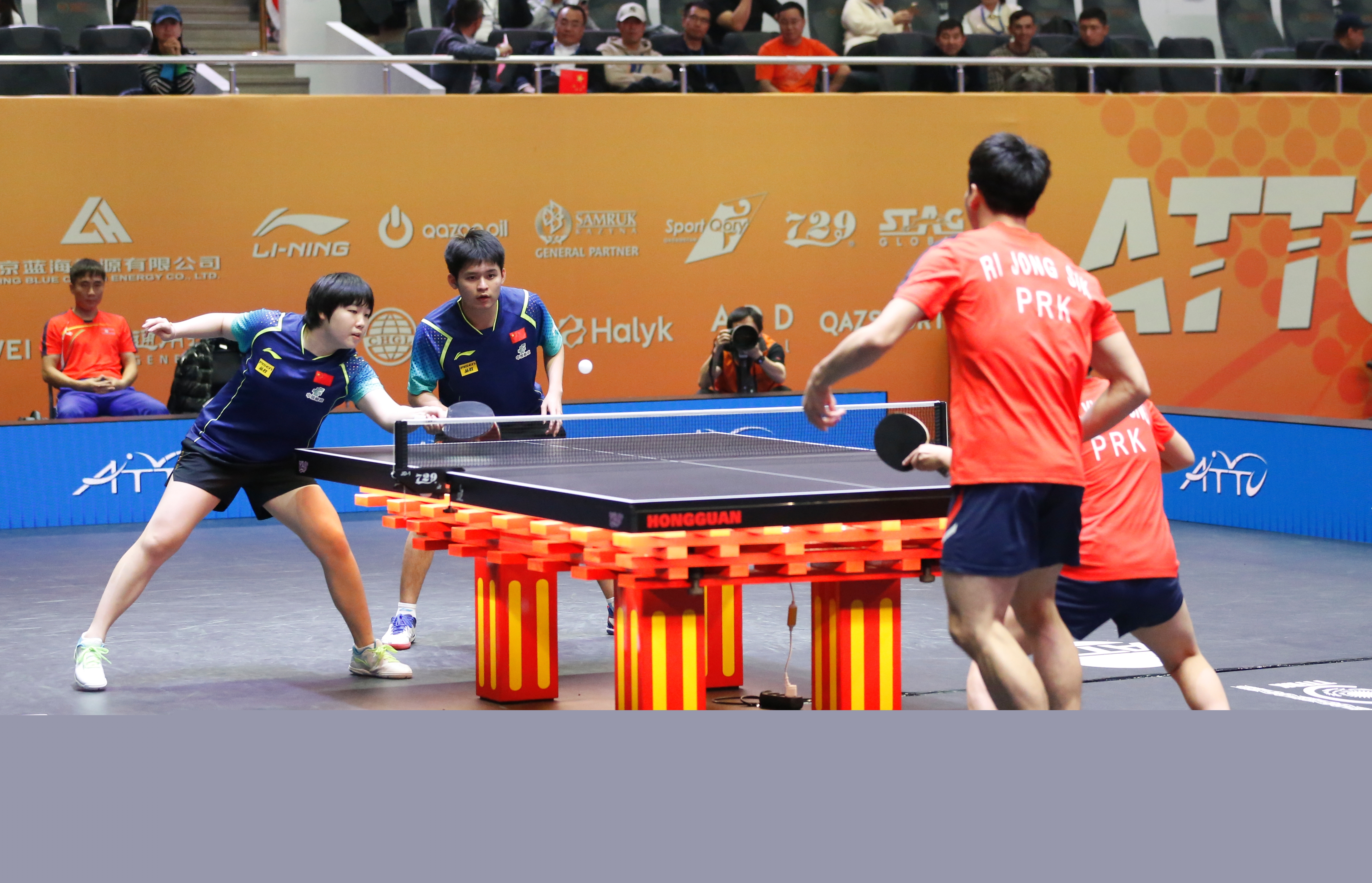 中国游泳的 中国游泳的